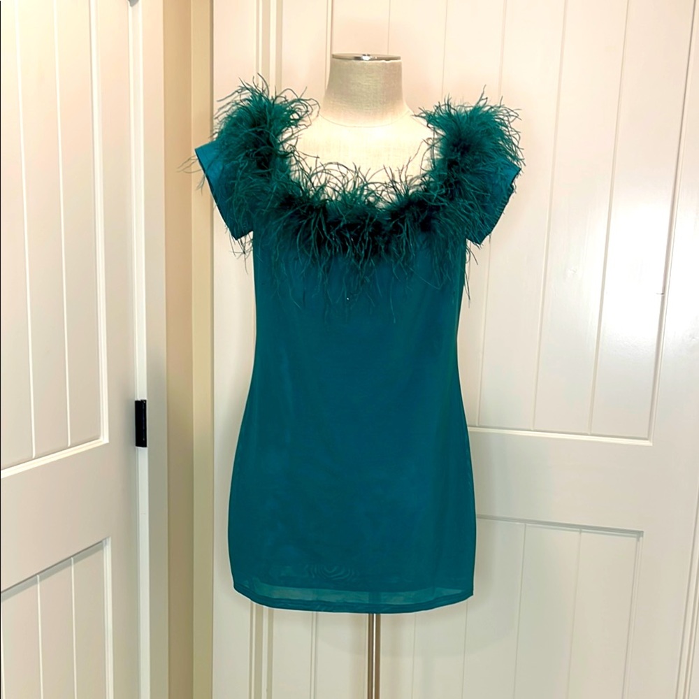 AKIRA Size 1X NWT Cold Shoulder Mesh Dress with Feather Detailing Emerald Green - Picture 2 of 10
